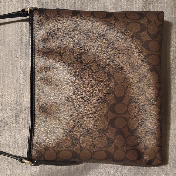 Coach Leather Crossbody 🍫 chocolate on light brown. EUC!!! - Picture 3 of 14